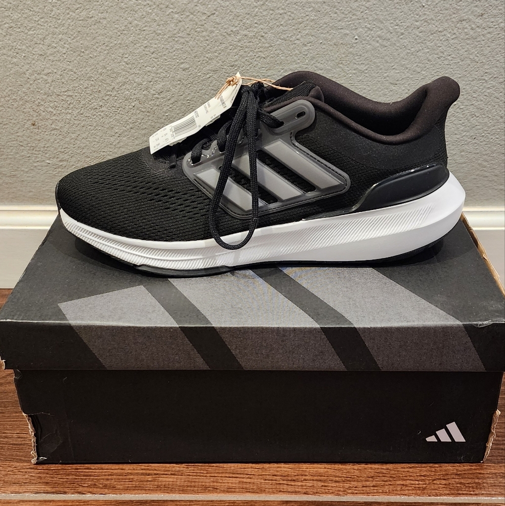 NEW Women's Adidas Ultrabounce- size 10